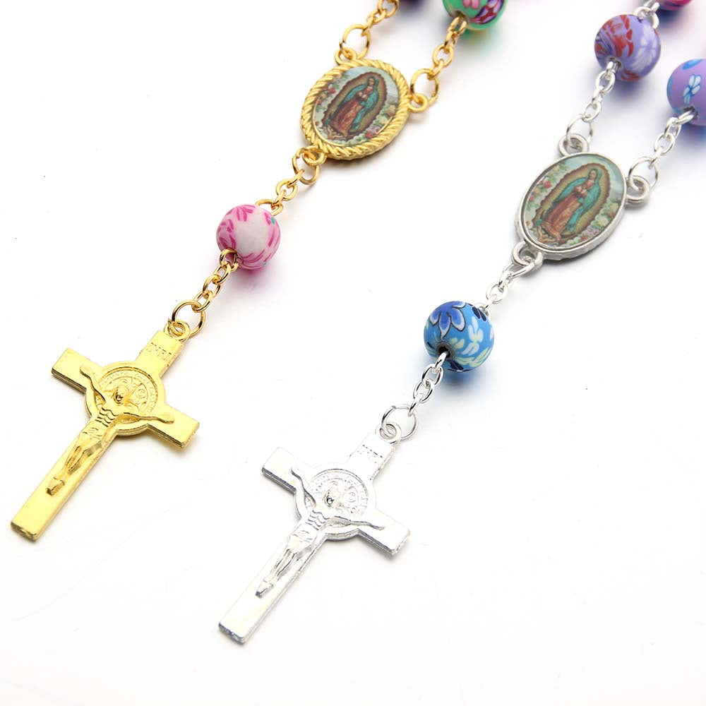 Pulsera Religiosa con Virgen de Guadalupe – Cuentas de Arcilla para Bautizo o Primera Comunión