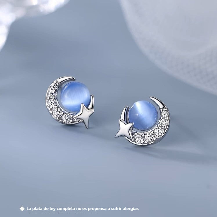 Pendientes pequeños en Plata Pura S999 con Piedra de Ojo de Gato Azul – Delicados