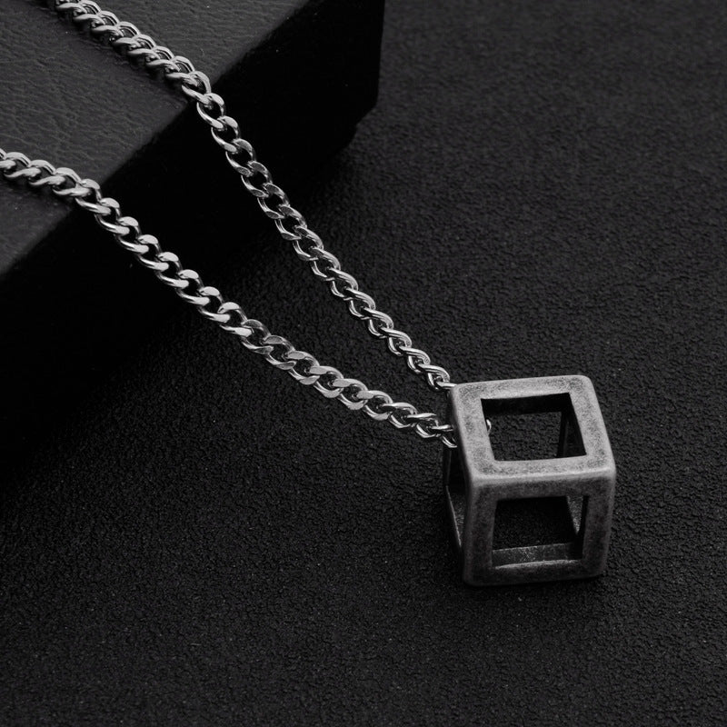 Cadena para Hombre con Dije de Cubo 3D – Acero Inoxidable Estilo Retro
