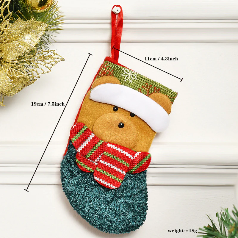 Decoraciones Navideñas: Calcetines de Santa, Bolsas de Regalo, Niño y Muñeco de Nieve