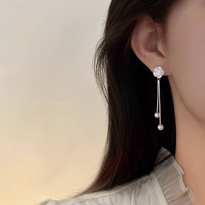 Pendientes Largos de Flor Blanca en Plata 925 – Estilo Borlas con Perlas Elegantes