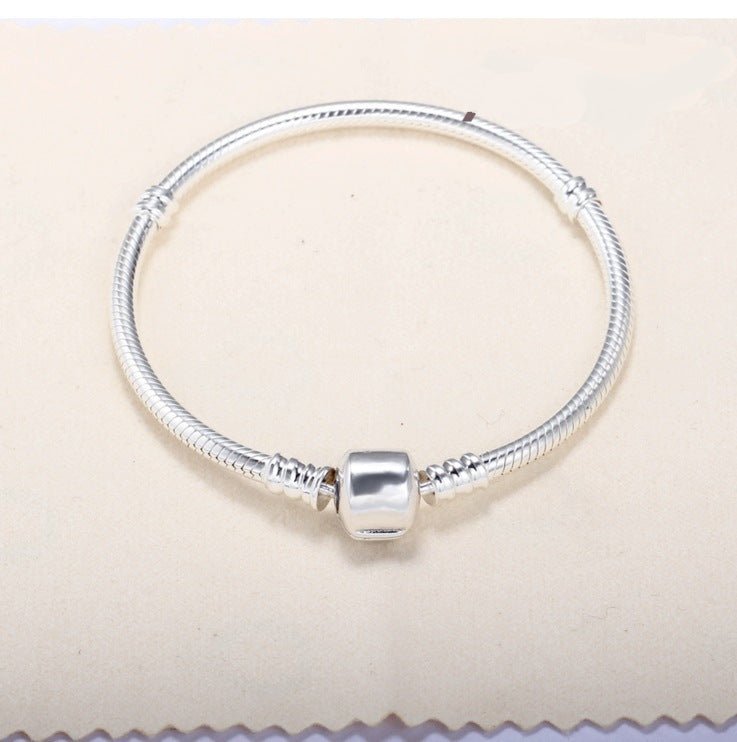 Brazalete Minimalista en Plata – Cadena de Serpiente con Broche de Seguridad