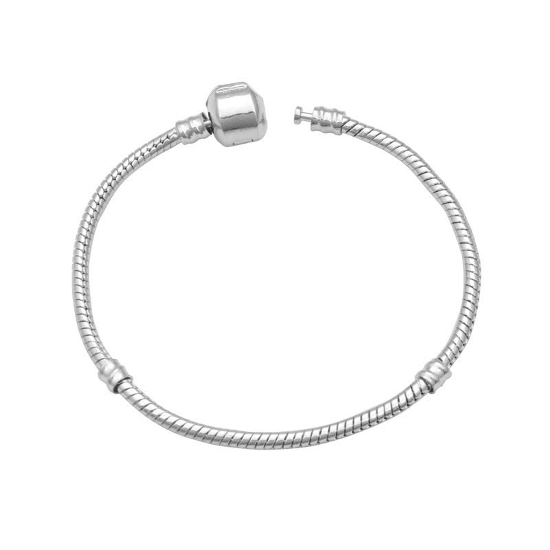 Brazalete Minimalista en Plata – Cadena de Serpiente con Broche de Seguridad