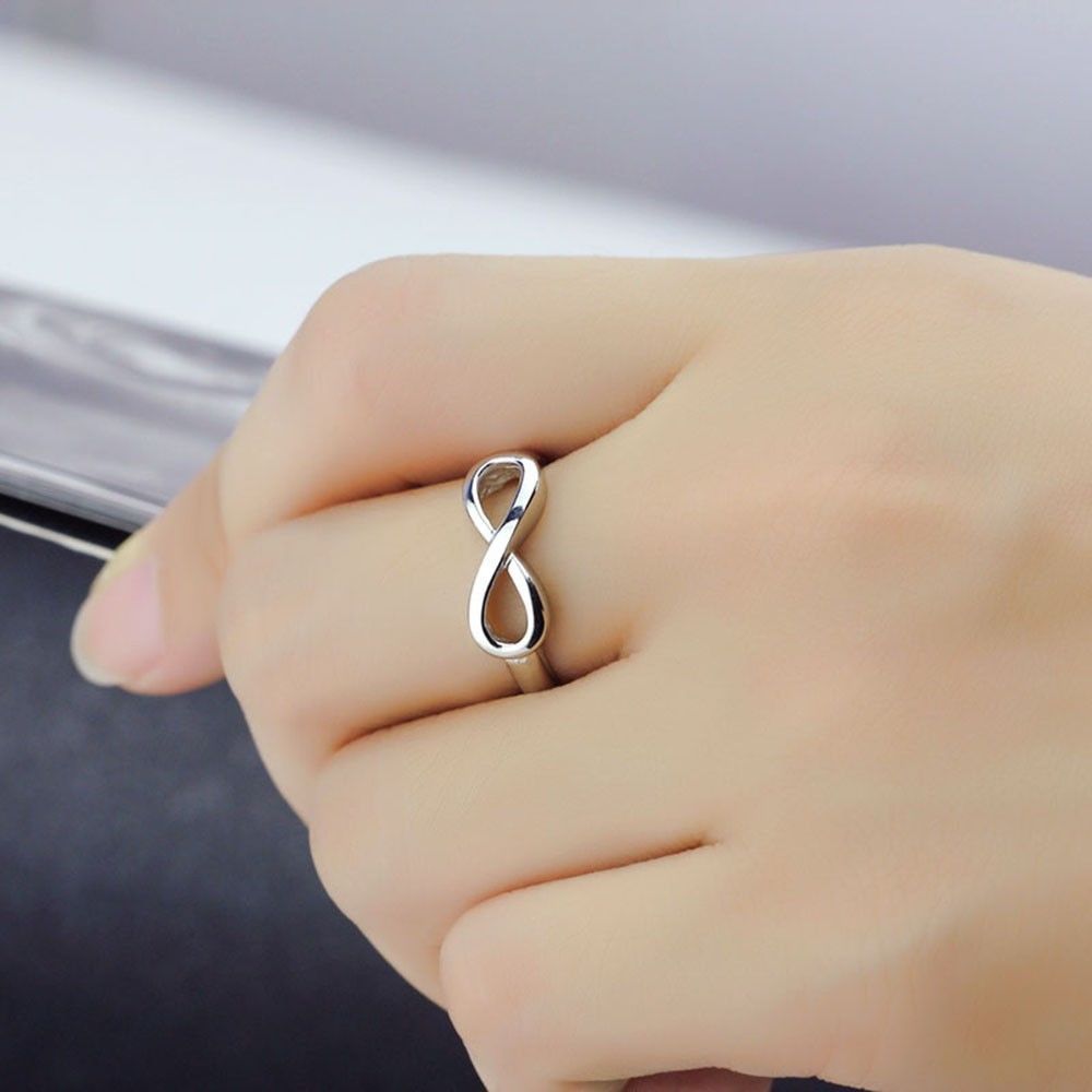 Anillo con Símbolo de Infinito – Amor Eterno, Anillo de Compromiso Minimalista