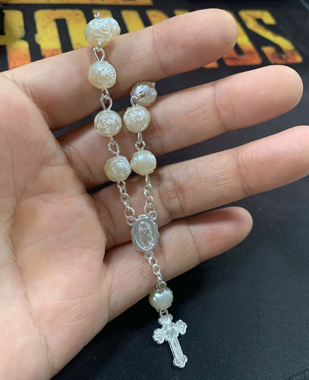 Pulsera Religiosa de Rosas con la Virgen del Carmen – Recuerdo de Bautizo o Primera Comunión