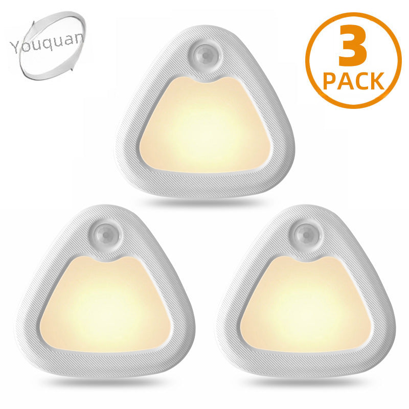 Set de 3 lámparas LED a batería con sensor de movimiento instaladas en armario y dormitorio