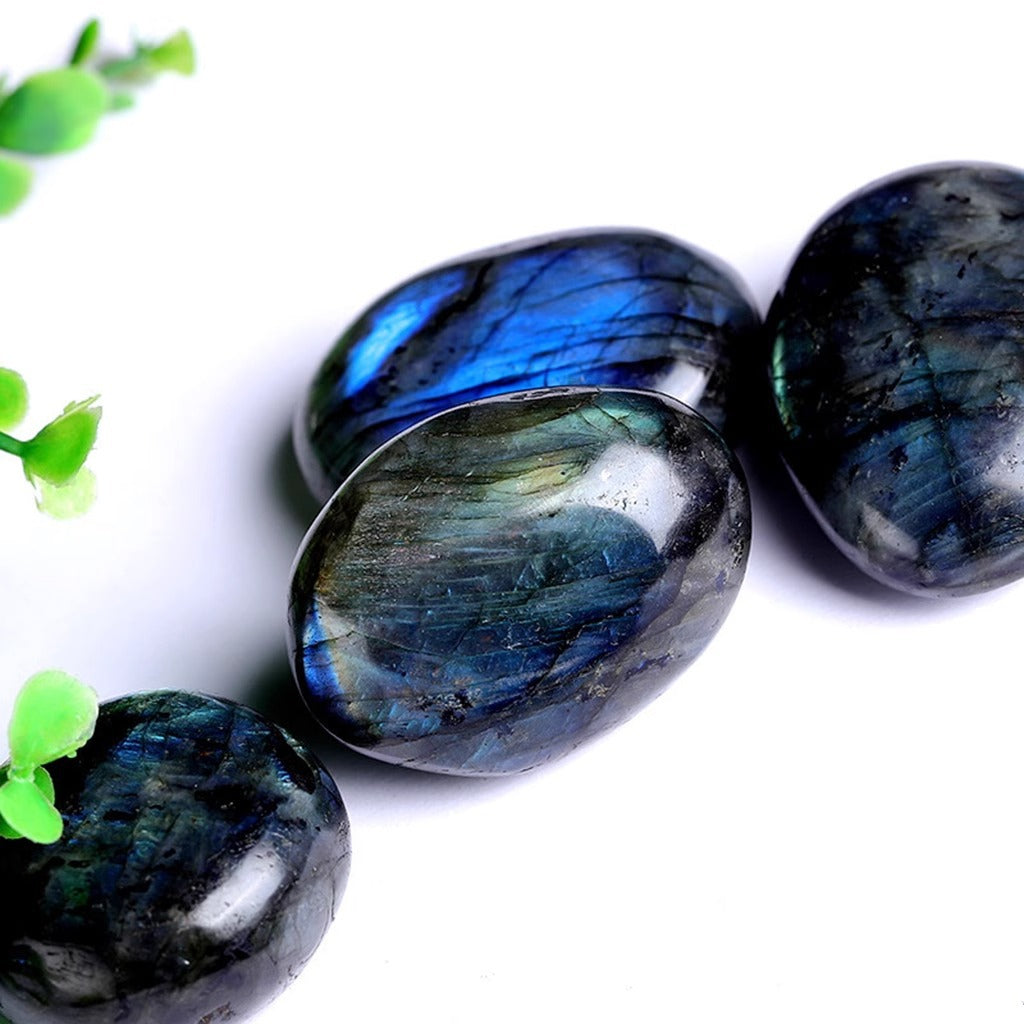 Piedra Lunar Natural de Madagascar: Escultura de Cuarzo para Decoración y Joyería