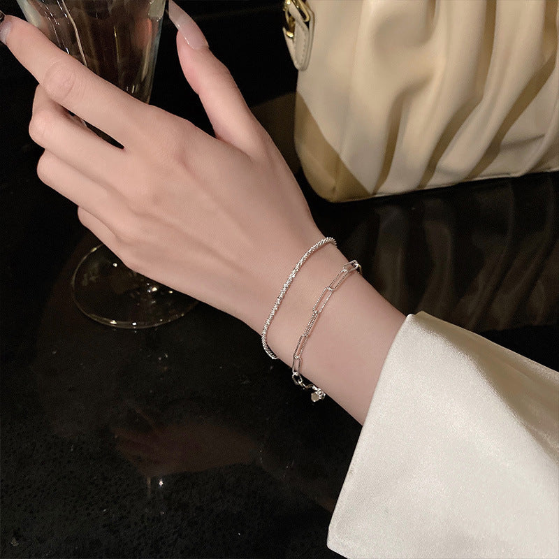 Pulsera minimalista de eslabones metálicos para mujer – diseño delicado