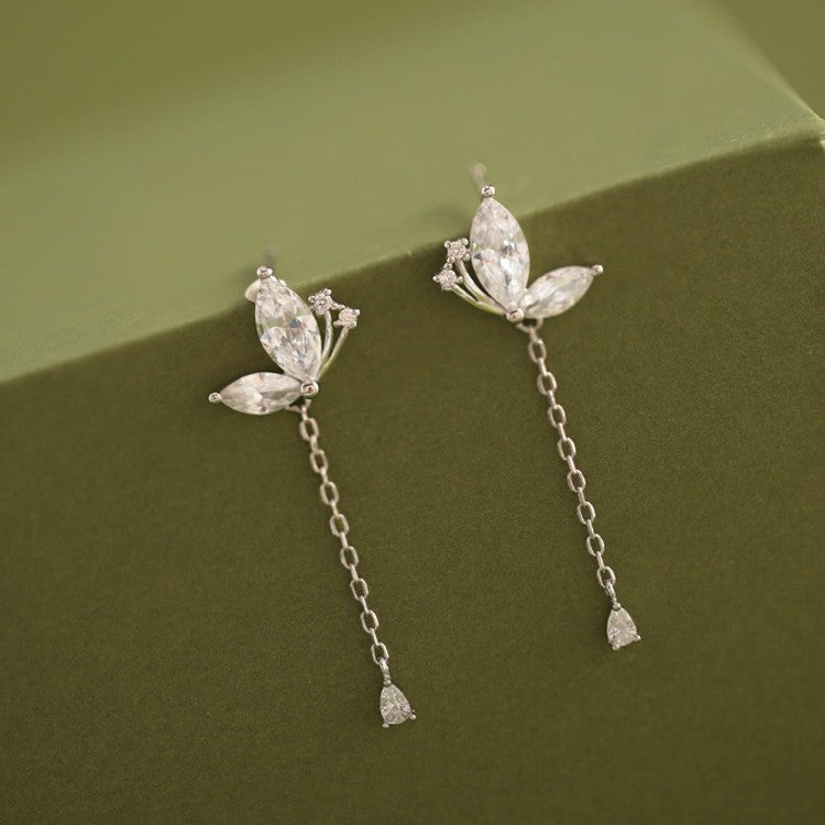 Pendientes con Mariposa en Plata – cadena colgante, Livianos con Piedras Brillantes