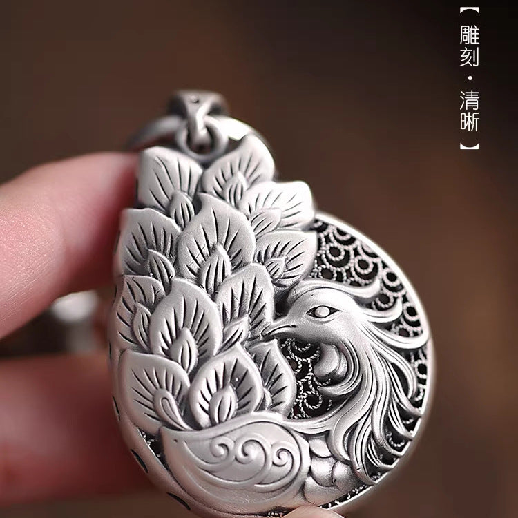 Colgante de pavo real vintage para mujer – símbolo de belleza y elegancia