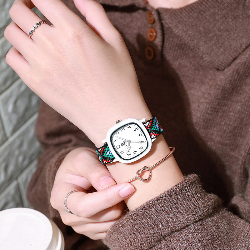 Reloj unisex estilo juvenil con correa tejida