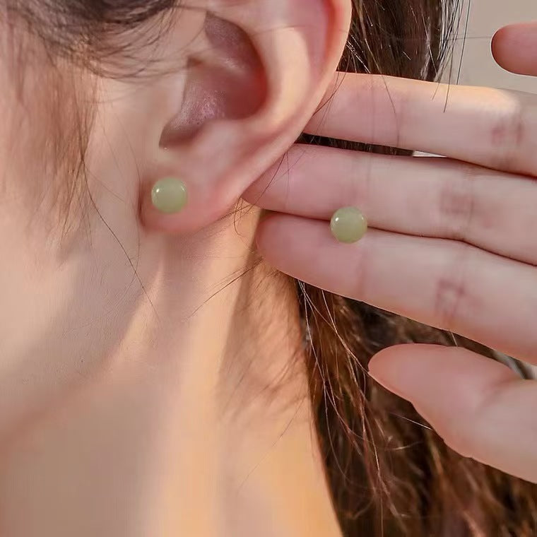 Aretes Botón en Plata 925 con Jade Natural de Hetian – Piedra Protectora y de Buena Suerte