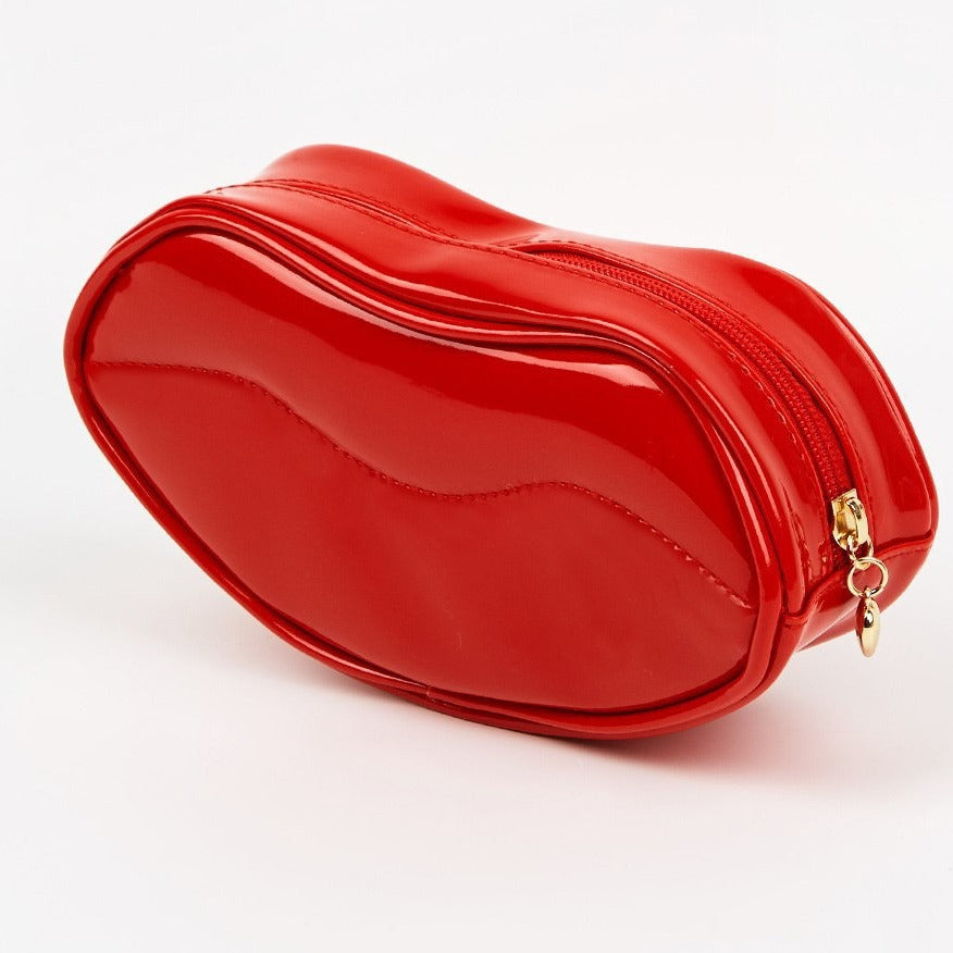 Estuche de maquillaje rojo con forma de labios