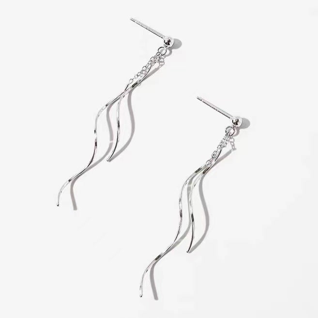 Pendientes de plata S925: aretes largos con línea ondulada, estilo francés, con borlas, diseño exclusivo, elegancia europea
