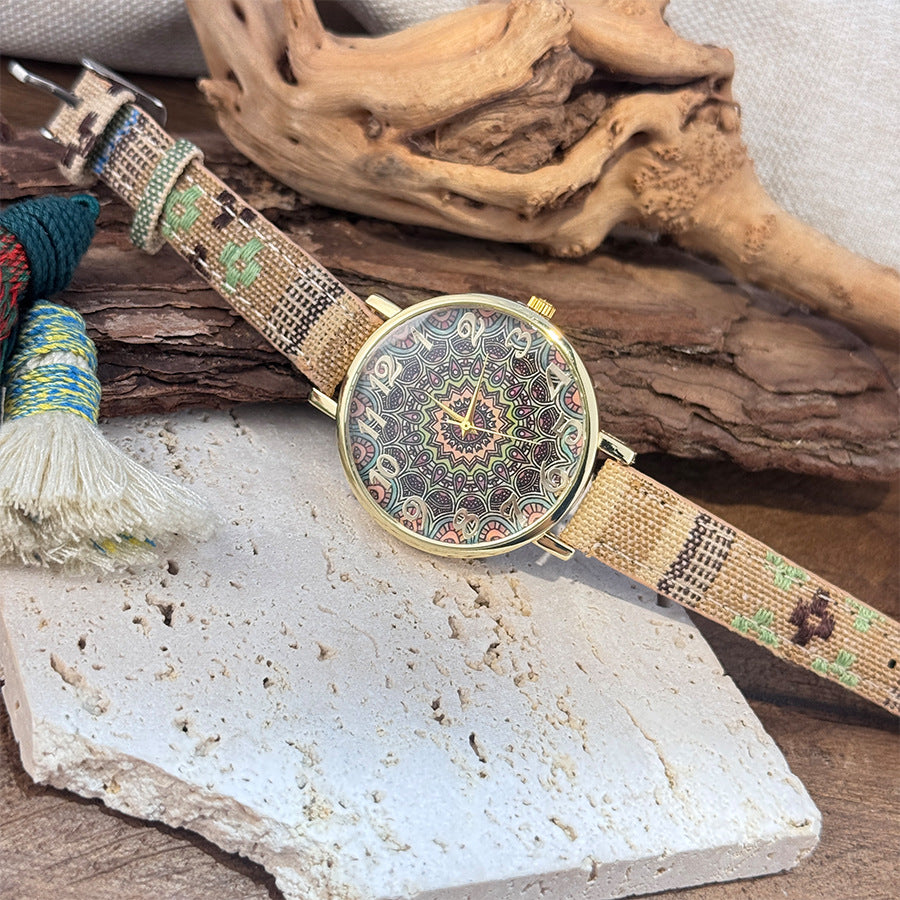 Reloj con mandalas y diseño retro femenino