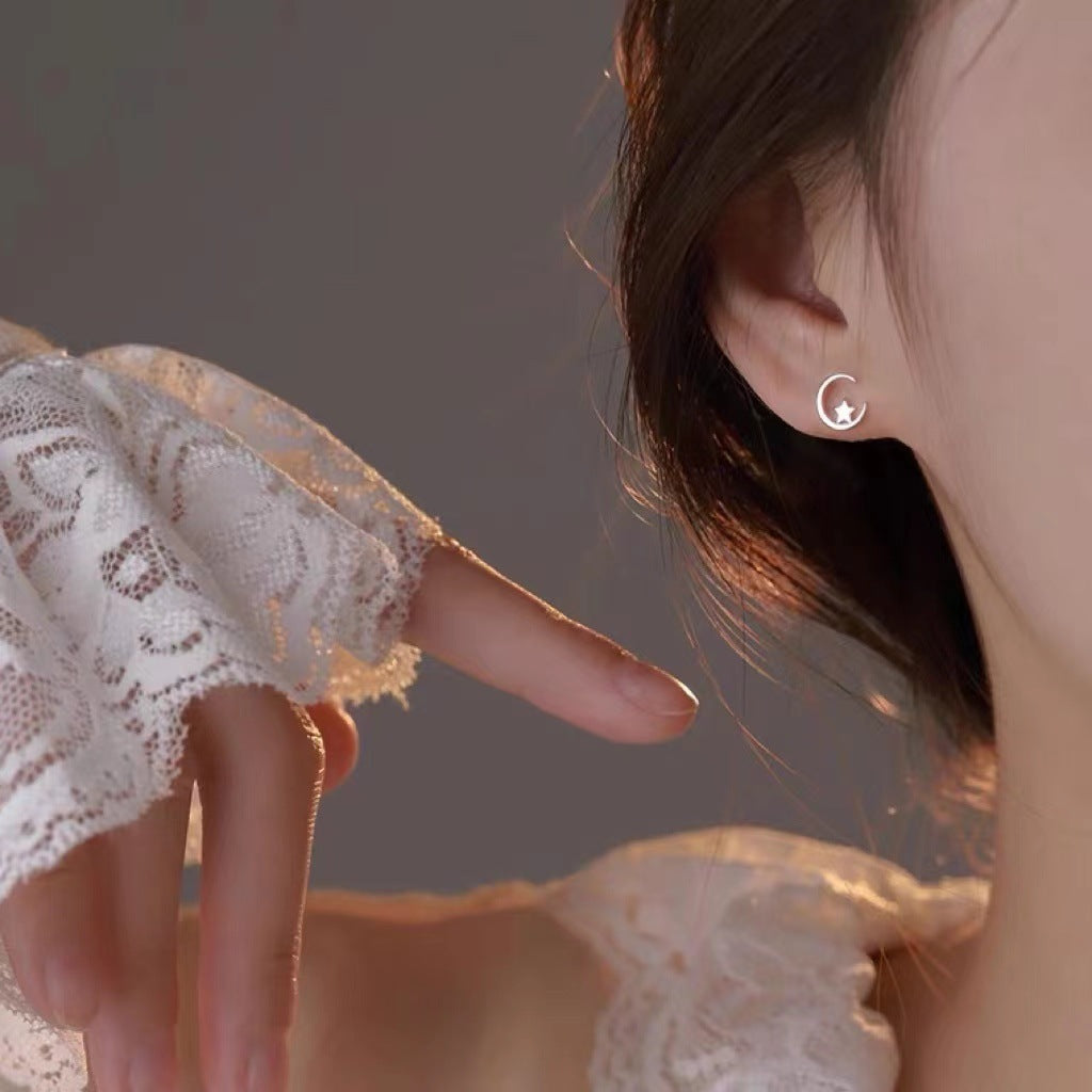 Pendientes de estrellas y luna en plata S925: Diseño minimalista, ligero y elegante, perfectos para cualquier ocasión