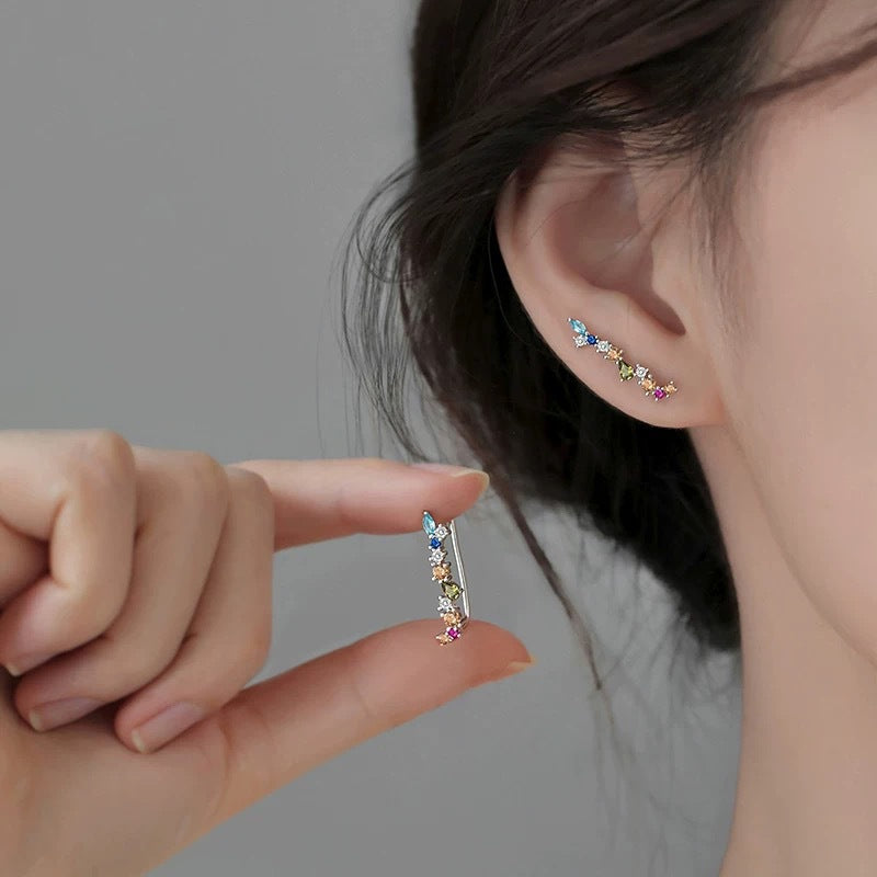 Aretes Trepadores con Circonias Multicolor en Plata Pura – Diseño de Gancho Juvenil