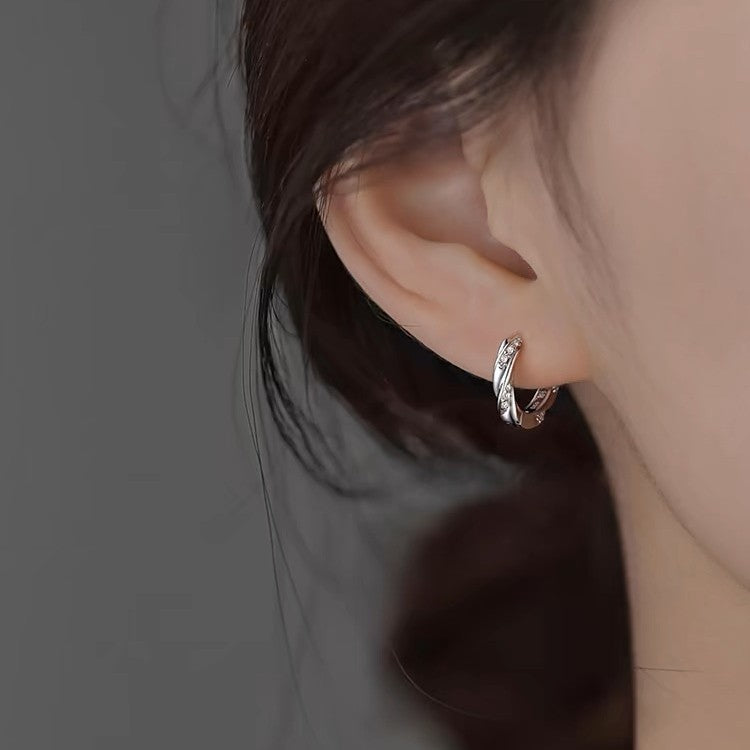 Aros Pequeños Plata 925 Diseño Möbius con Circonitas