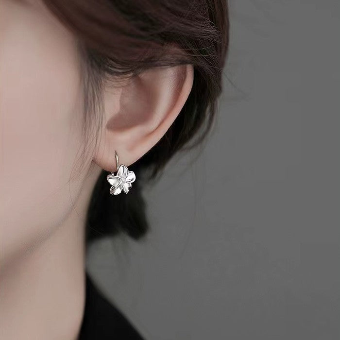 Aretes pequeños de Flor en Plata 999 con Zirconia – Elegancia para Cualquier Ocasión