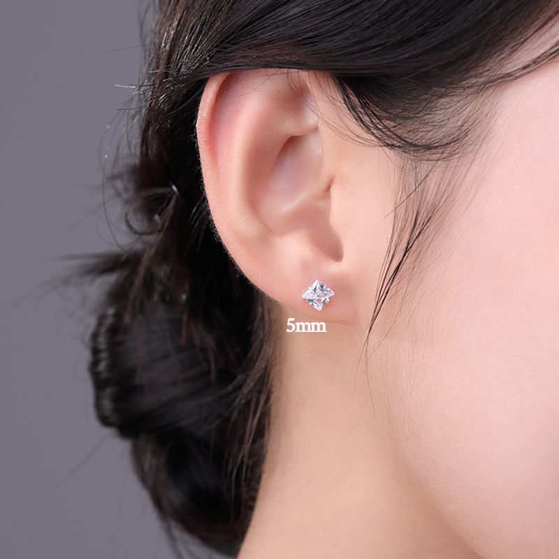 Pendiente Botón de Zirconia Corte Diamante en Plata Pura S999 – Diseño Elegante y Minimalista