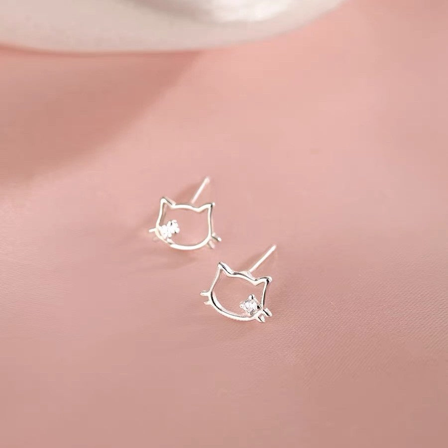 Pendientes Botón en Forma de Gato en Plata 999 – Diseño minimalista
