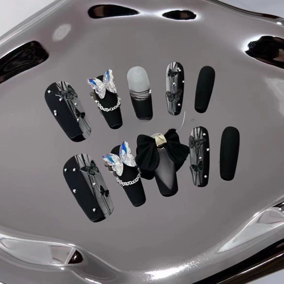 Uñas Postizas Hechas a Mano con Mariposas Negras 3D: Diseño Francés Pintado a Mano, Elegante y Sofisticado