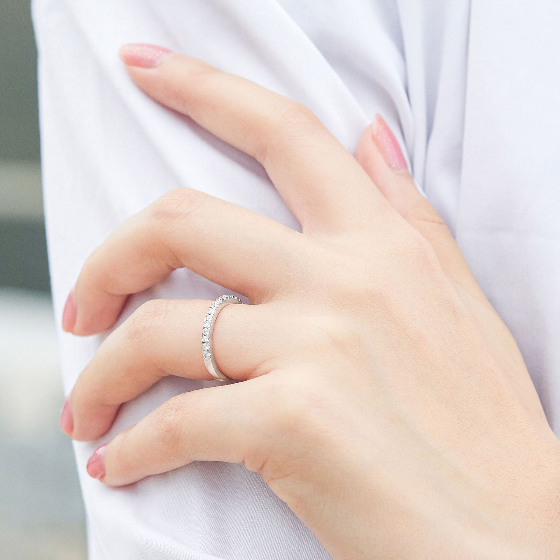 Argolla para Mujer en Plata 925 – Incrustación Completa con Piedras Brillantes Tipo Diamante