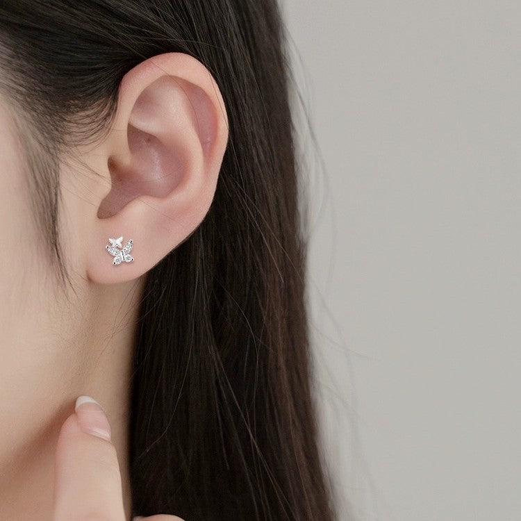 Aretes Botón de Plata para Niña – Diseño de Mariposa con Zirconia