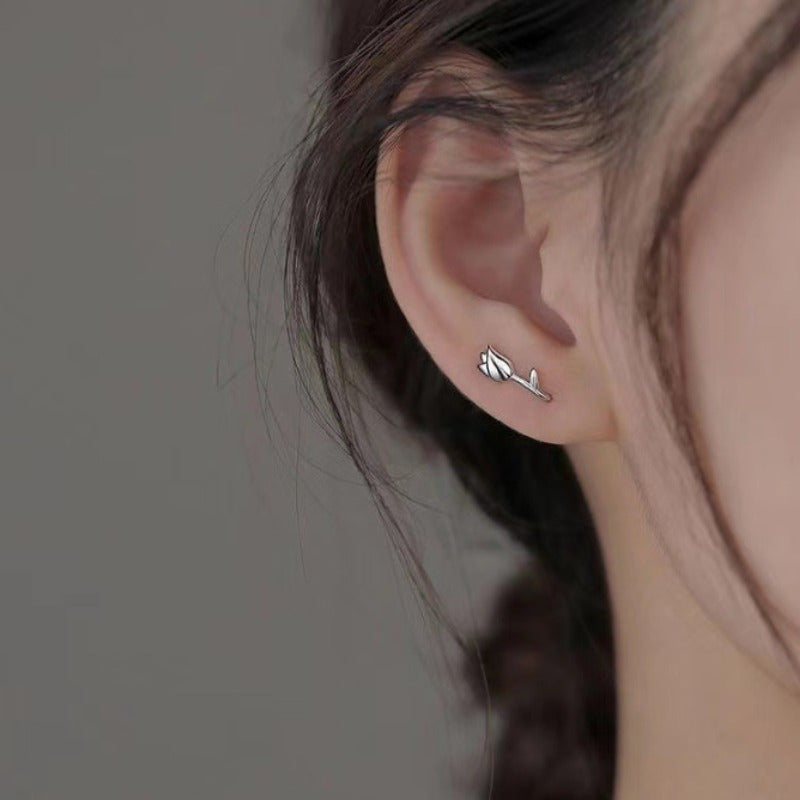 Pendientes Tipo Botón con Flores de Tulipán – Cierre de Gancho para Mujer