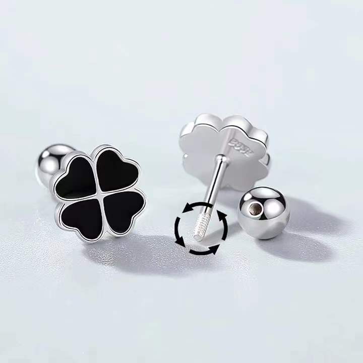 Pendiente Botón de Trébol de Cuatro Hojas Negro en Plata S999 – Para Mujer