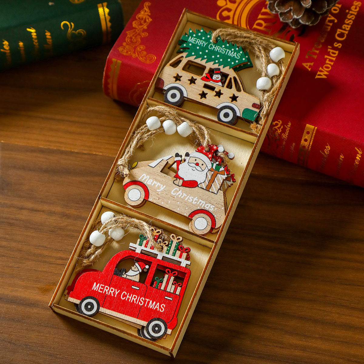 Adornos navideños de madera en varios diseños