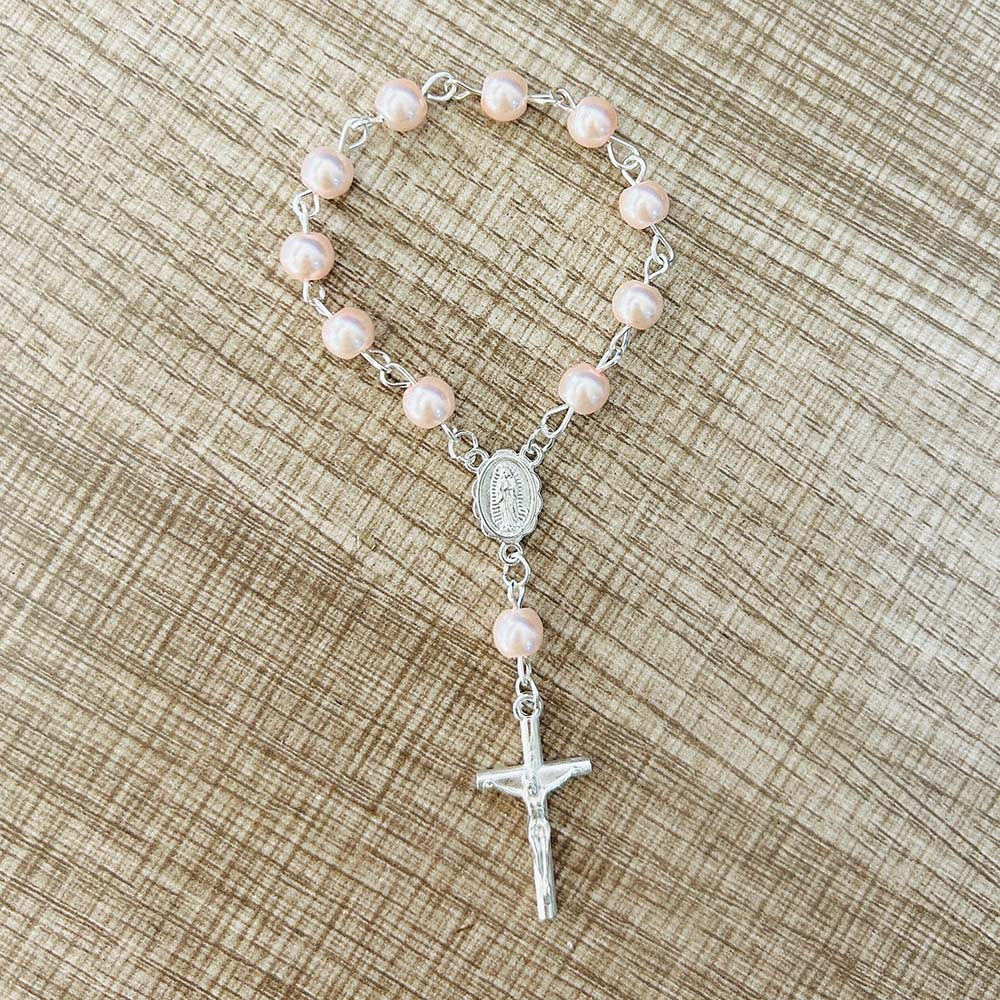 Pulsera Religiosa con Virgen de Guadalupe – Cuentas de Arcilla para Bautizo o Primera Comunión