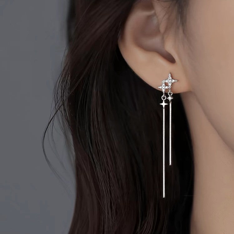 Aretes Largos Asimétricos de Estrella en Plata S925 con Zirconia – Diseño de Borlas Elegante y Ligero