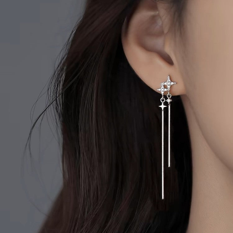 Aretes Largos Asimétricos de Estrella en Plata S925 con Zirconia – Diseño de Borlas Elegante y Ligero