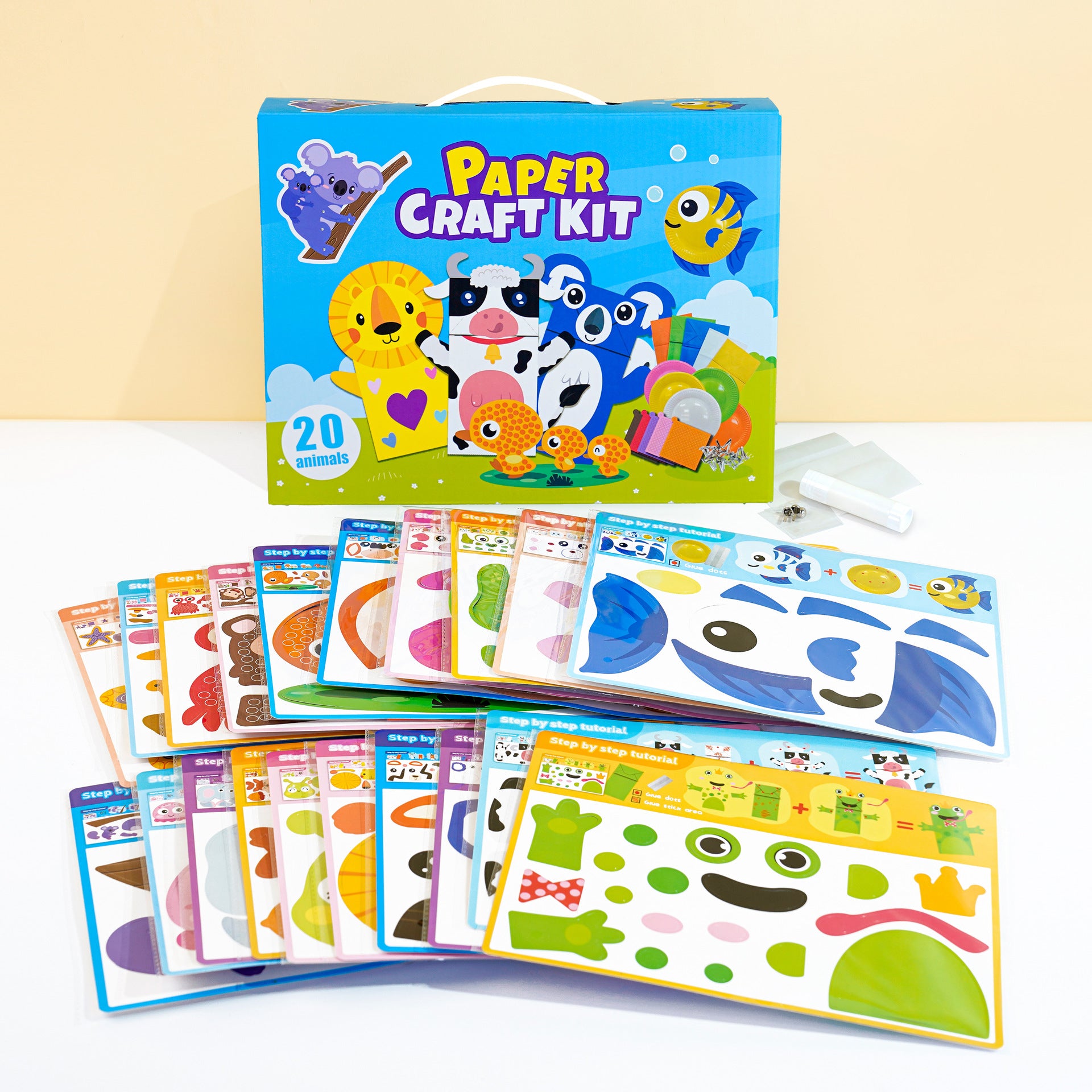 Contenido del Kit de Manualidades para Niños: Animales de Papel, Disfraces y Más con plantillas, pegamento y piezas para crear 20 animales diferentes.