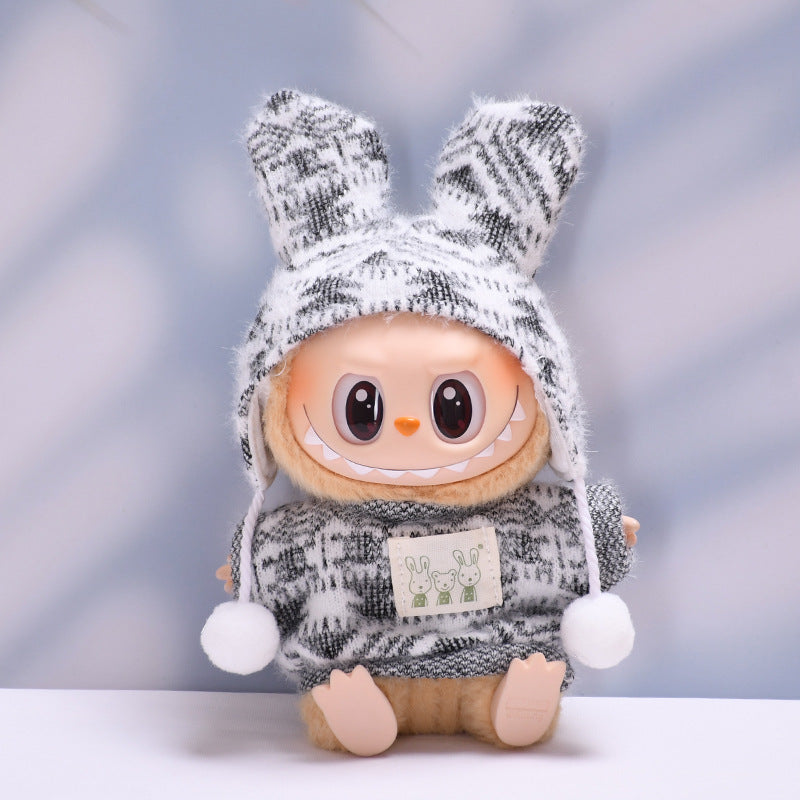 Suéter tejido gris con gorro de orejas y pompón para muñeca Labubu de 17cm. Accesorio decorativo para figuras de colección.