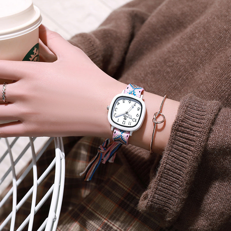 Reloj Juvenil Unisex con Manilla Tejida Disponible en Varios Colores