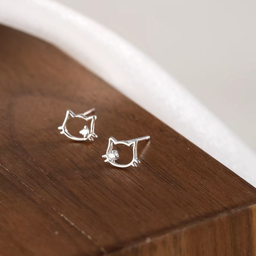 Pendientes Botón en Forma de Gato en Plata 999 – Diseño minimalista