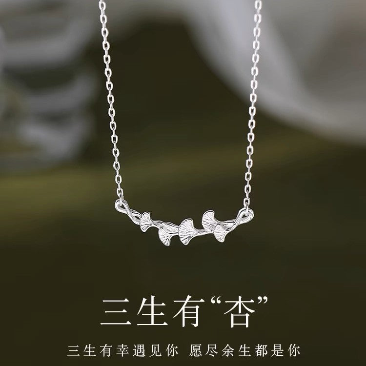 Collar Hoja de Ginkgo en Plata Pura 999 – Símbolo de Resiliencia para Mujer