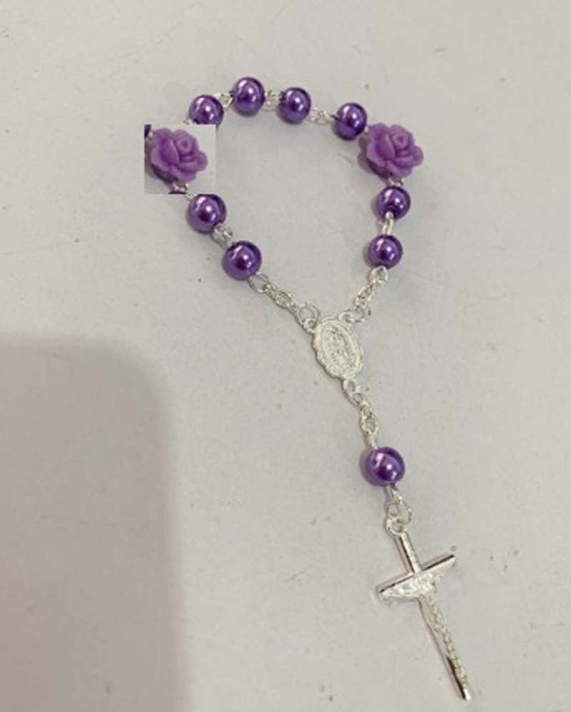 Pulsera Religiosa de Rosas con la Virgen del Carmen – Recuerdo de Bautizo o Primera Comunión