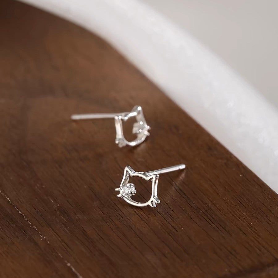 Pendientes Botón en Forma de Gato en Plata 999 – Diseño minimalista