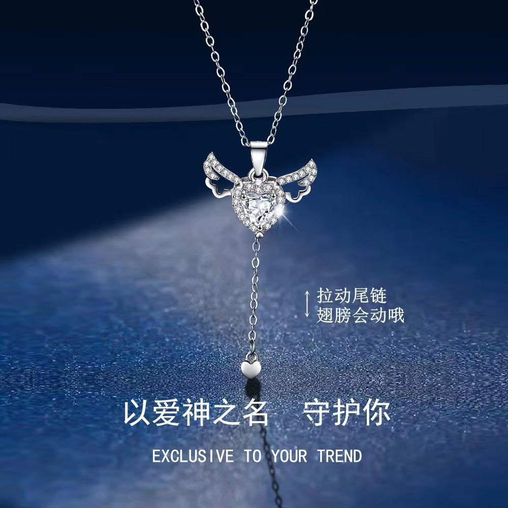 Collar de Corazón con Alas: Cadena Corta - Regalo para San Valentín