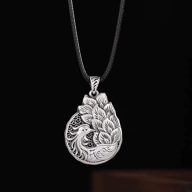 Colgante de pavo real vintage para mujer – símbolo de belleza y elegancia