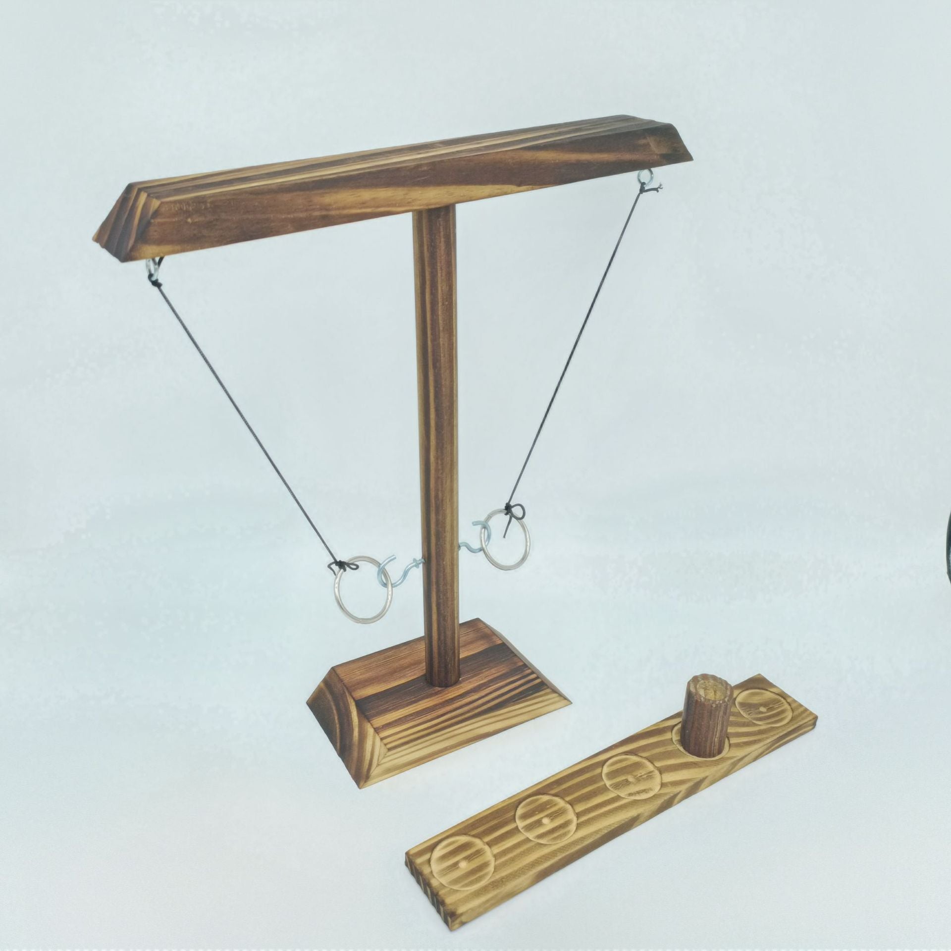 Juego clásico en madera de lanzamiento de anillos para engarzar en gancho