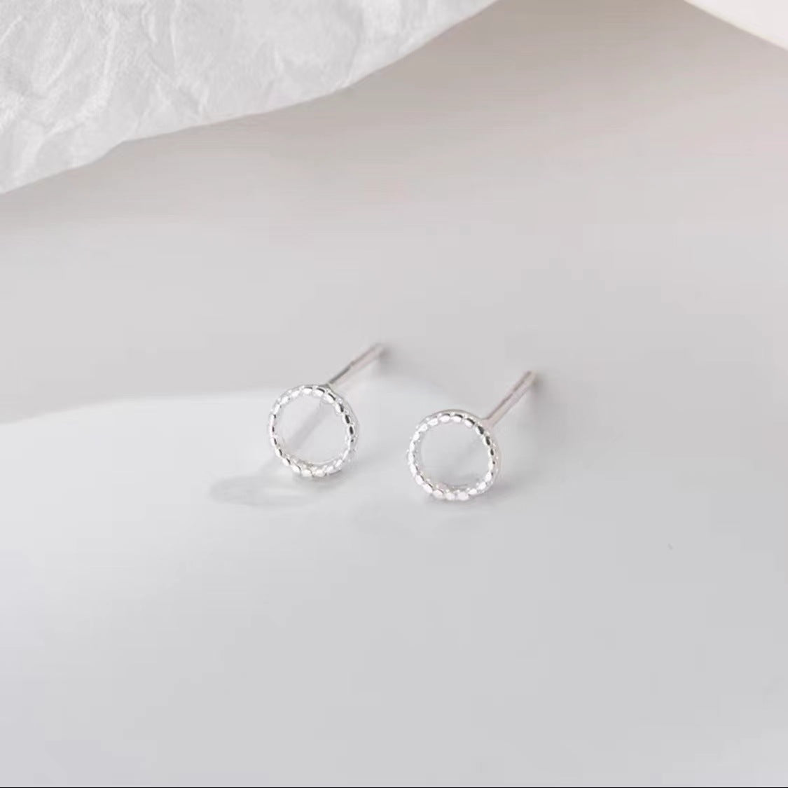 Pendientes de Botón Siluetas Geométricas en Plata Pura S999 – Diseño Minimalista y Elegante