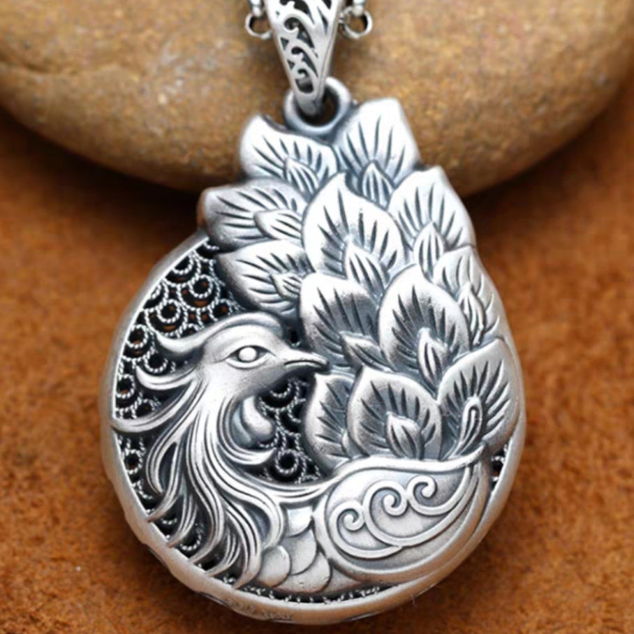 Colgante de pavo real vintage para mujer – símbolo de belleza y elegancia