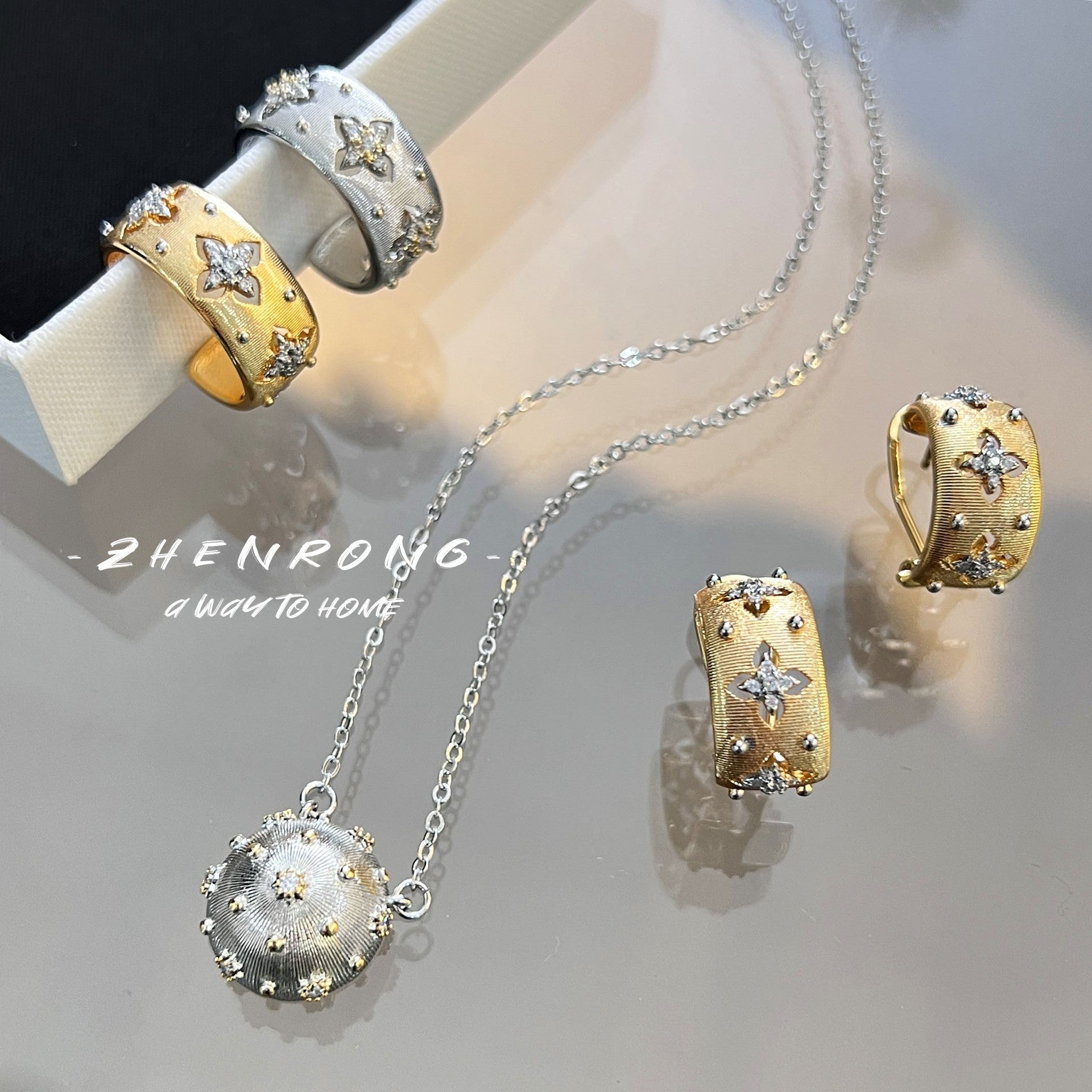 Set de Joyería para Mujer: Anillo, Pendientes, Collar y Pulsera - Calado Dorado o Plateado