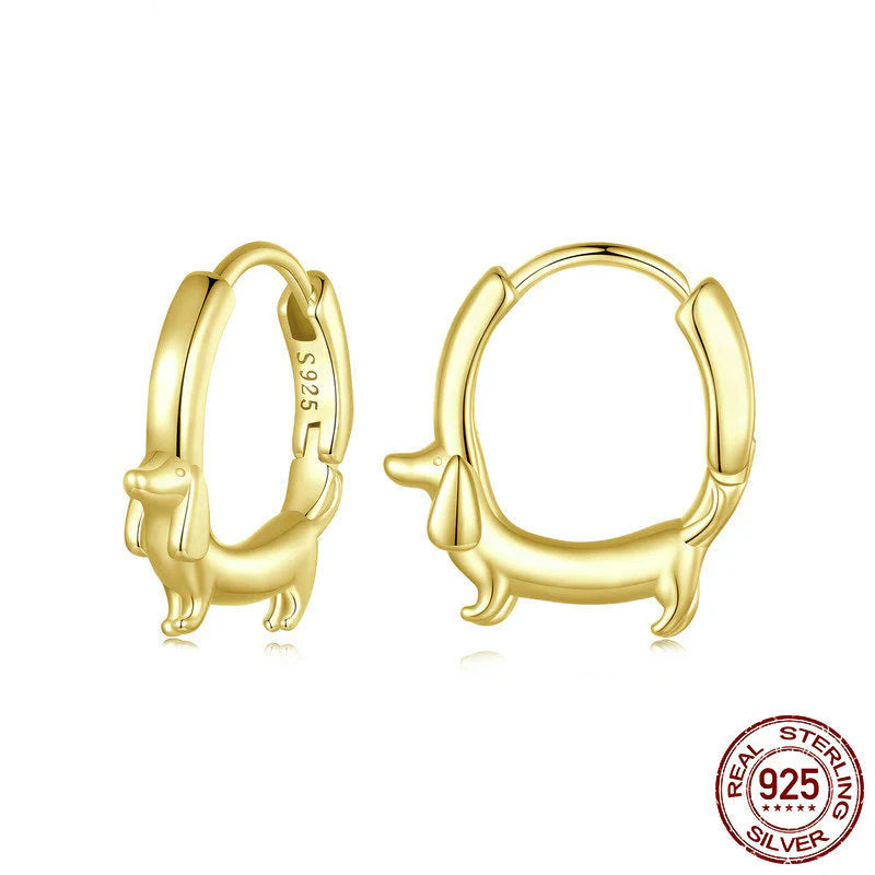 Aretes pequeños de perro salchicha en plata 925 diseño juvenil para adolescentes