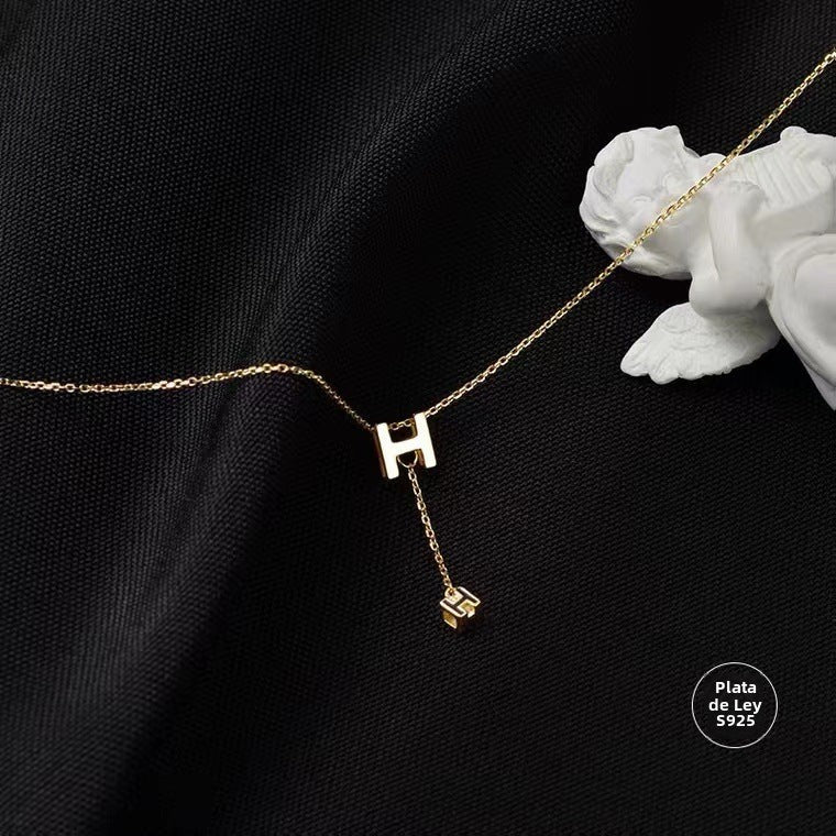 Collar con Letra H en Plata 925 – Diseño Corto para Mujer
