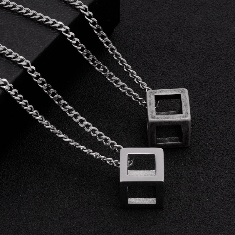 Cadena para Hombre con Dije de Cubo 3D – Acero Inoxidable Estilo Retro